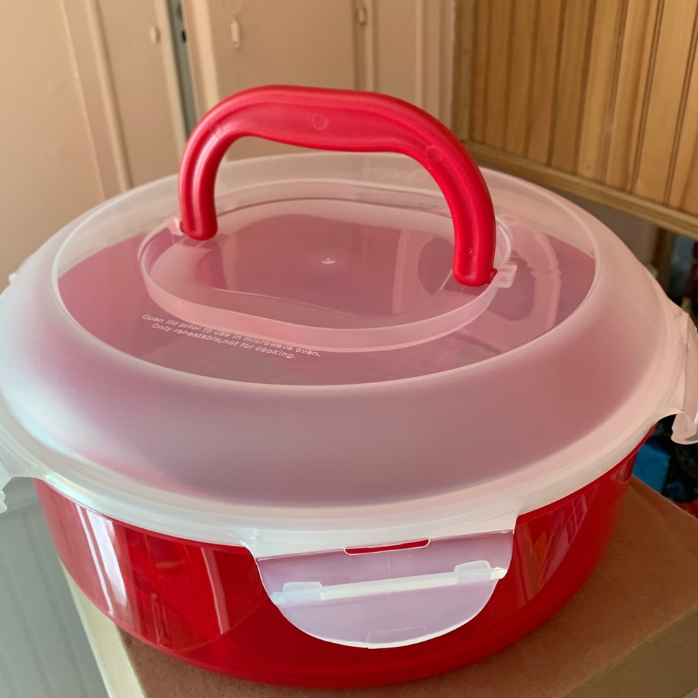 Lock and Lock Pie Keeper.